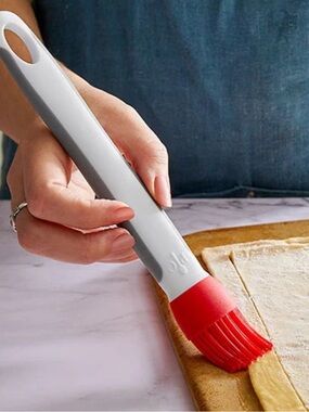 The Pampered Chef Silicone Basting Brush